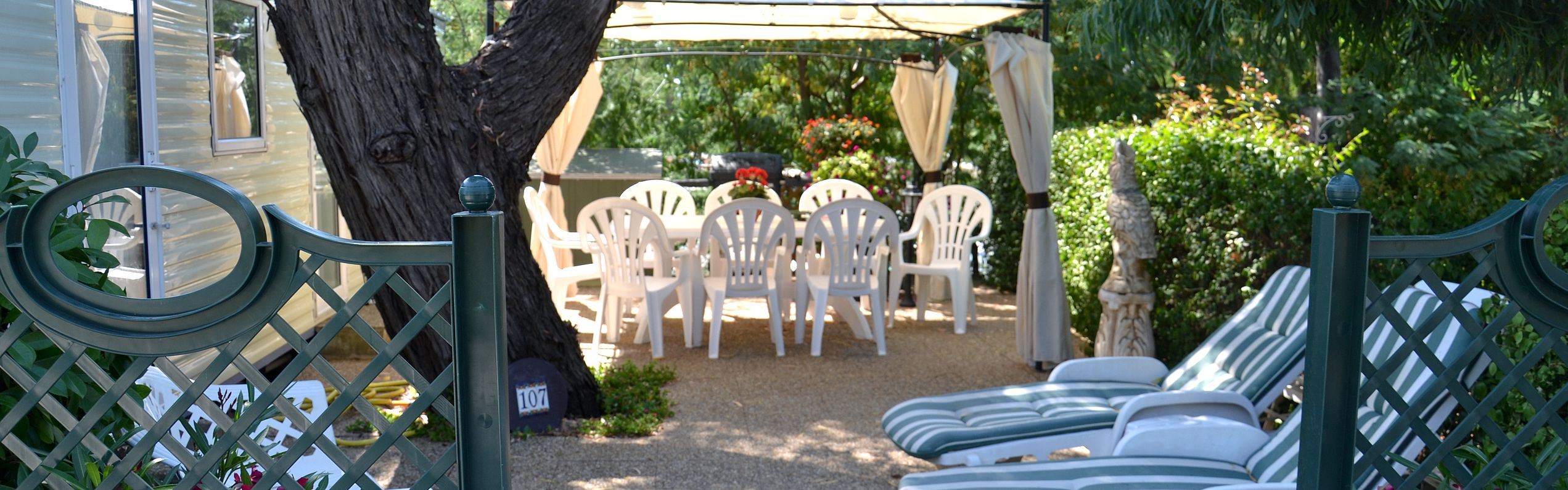 Terrasse ombragée spacieuse